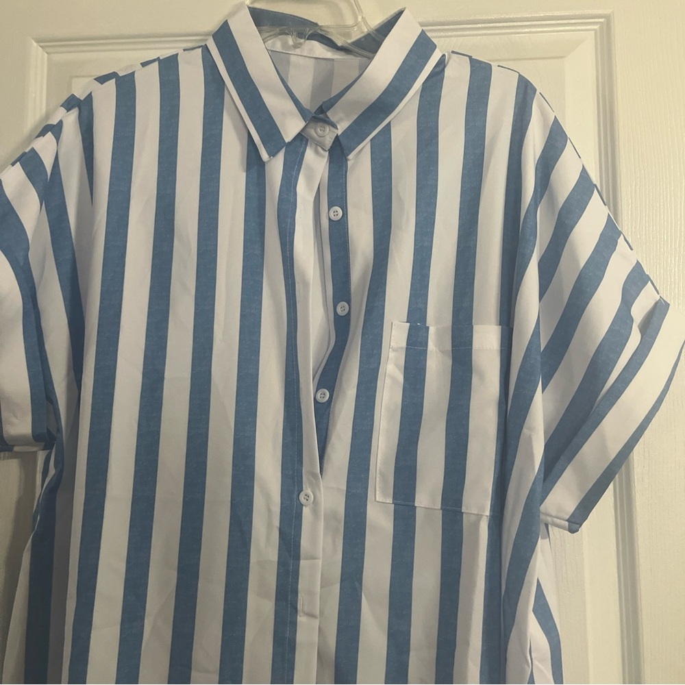BLUE/WHITE Striped WOMANS 100% Polyester Short Sleeve 1 X